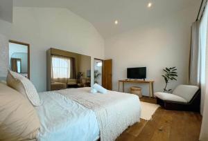 10 mins to Beach - 2 Bed Villa with Private Pool