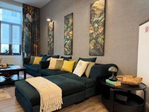 VOK Luxury Home I Tropical Living