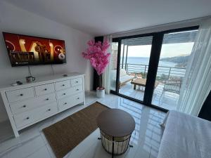 Sweet Home Turunc - Sea View Suites with One Bedroom