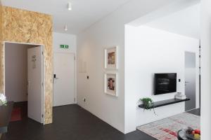 QP Amarelo Central Modern 3 mins Metro Trindade