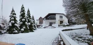 Dom lub apartamenty z widokiem na góry Wichrowe Wzgórza z basenem Brenna