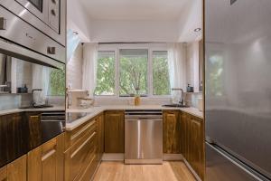 NEW Refurbished Modern Apartment