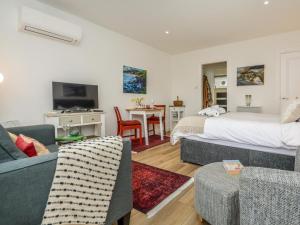 1 Bed in Bridport oc-57185