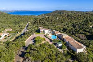ISA-Residence with swimming-pool just 4 km from Baja Sardinia, apartments with outdoor private space and air conditioning