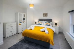 Exquisite Four Double Bed Room House