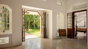 Coconut Grove villa w cook pool