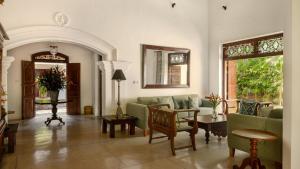 Coconut Grove villa w cook pool