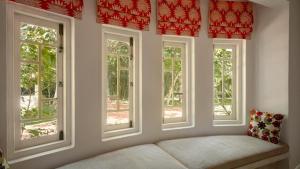 Coconut Grove villa w cook pool