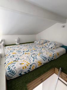 Studio avec piscine partagée