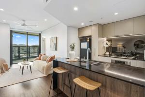 High Rise 2BR Apartment in Brisbane CBD