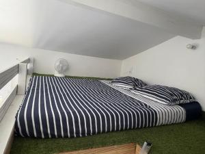 Studio avec piscine partagée