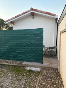 Studio avec piscine partagée