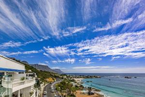 Clifton YOLO Spaces - Beachfront Duo Apartment