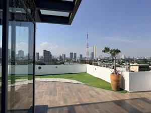 Departamento muy amplio, vista verde y alberca