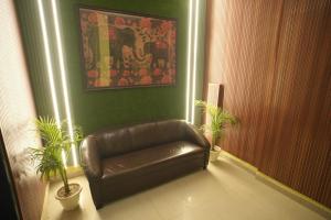 Click Find Stay Orderly Bazar