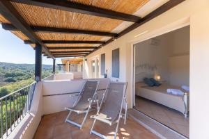 ISA-Residence with swimming-pool just 4 km from Baja Sardinia, apartments with outdoor private space and air conditioning