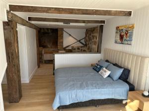 Wobby Waters your Little Wobby Waterfront sleeping 8 on the Hawkesbury River