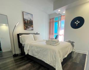 2 Bedroom 2 Bathroom Condo Balcony Iceboat Terrace Downtown Toronto