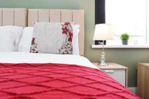 1BDR Apartment By Homesy Short Lets & Serviced Accommodation Cardiff With Free Parking & WiFi