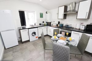 1BDR Apartment By Homesy Short Lets & Serviced Accommodation Cardiff With Free Parking & WiFi