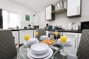 1BDR Apartment By Homesy Short Lets & Serviced Accommodation Cardiff With Free Parking & WiFi