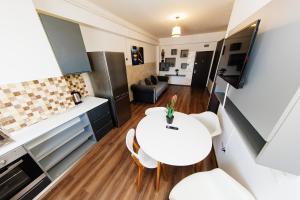 Studios & Apartments Palas at Lazar Towers with Parking