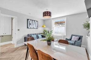 Hove Alone 5 By My Getaways