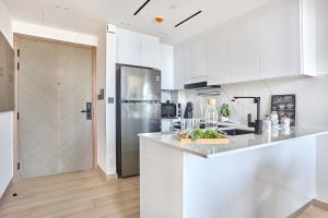 Frank Porter - Binghatti Corner