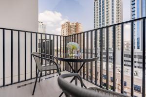 Prime Location, Walking Distance to Circle Mall, Minutes Drive from Dubai Marina and Palm Jumeirah - Binghatti Aurora, JVC by Deluxe Holiday Homes