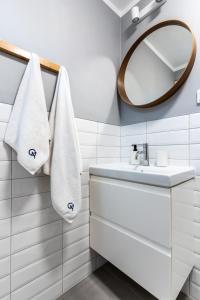 Urban Chic & Great Location & Modern Studio Apartment - #O2