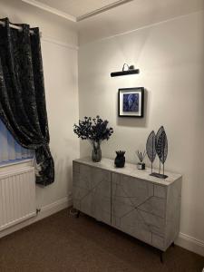 Cosy flat, opposite Westminster park in Chester