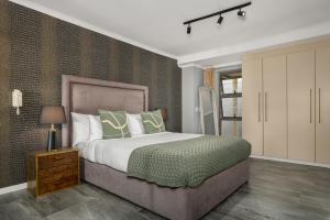 Soho on Strand A2 by CTHA