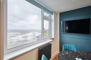Host and Stay - The Seaview Lookout
