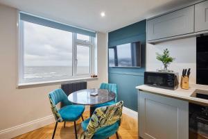 Host and Stay - The Seaview Lookout