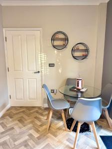 Modern Flat, Central Oxford and Private Parking