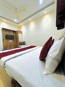 Hotel JMK I Luxury Stay I Near Kashi Vishwanath