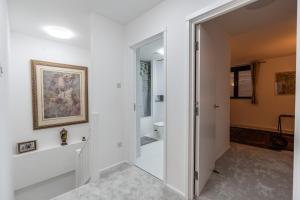 Luxury 2BR 2BA Apartment by Harrods