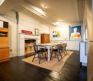 Lillis Danish Hideaway in Heart of Whitstable - Stylish Interior - Central Location, 5 mins Beach