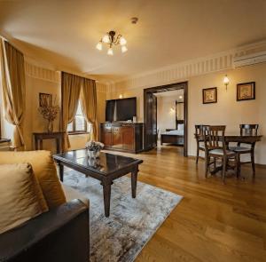 Joy City Stay Luxury Living in Heart of City