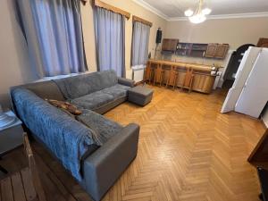 Дом 400м 2 этажа 6 спален с бассейном