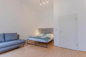 Spacious Two Bedroom Apartment Near Stadthalle