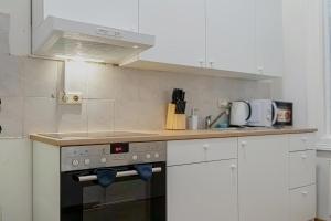 Spacious Two Bedroom Apartment Near Stadthalle