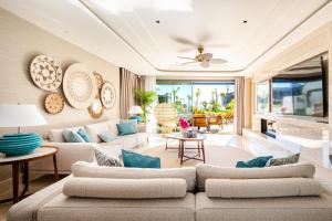 Stylish Beachfront Villa with Pool Gym Sauna SeaView