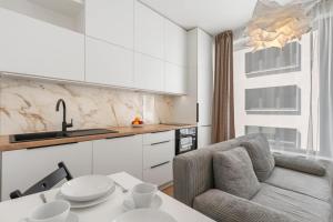 REAL Living by REFA Karlin 305