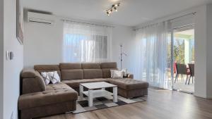 Beautiful villa Petar with pool in Brtonigla