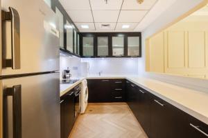 Marina Escape Spacious Skyview 2BR