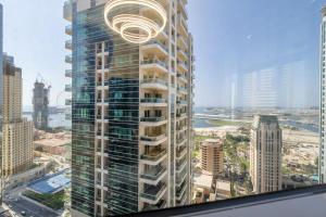 Marina Escape Spacious Skyview 2BR