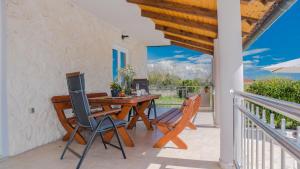 Villa Olive-Privlaka by Villas Guide