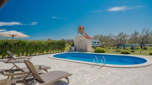 Villa Olive-Privlaka by Villas Guide