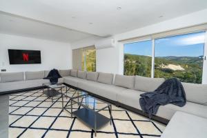 Magnifique villa avec vue sur mer + montagne